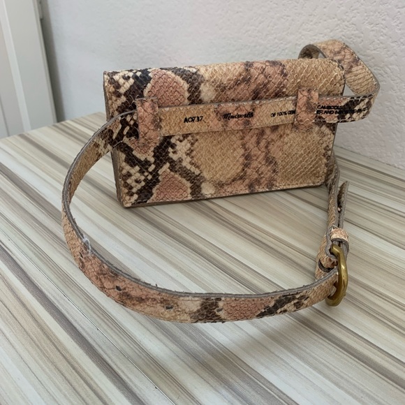 Madewell snakeskin pattern belt bag - Picture 4 of 5